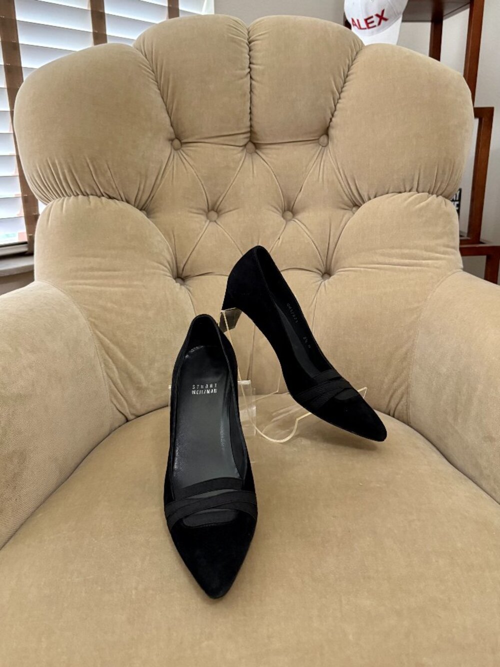 Auth. STUART WEITZMAN Black Suede Leather Classic Pumps...STUNNING!